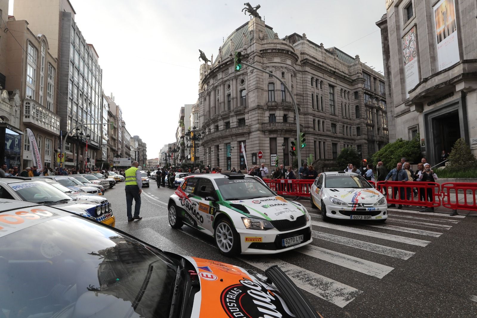 Los motores del Rallye Rías Baixas rugen en el centro de Vigo