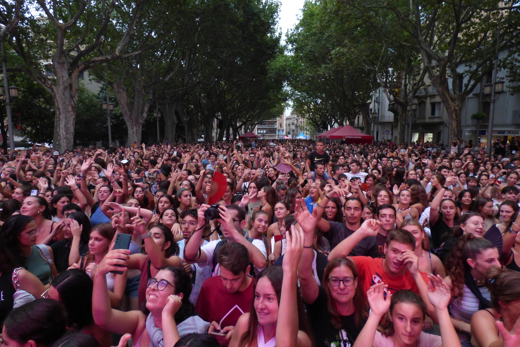 Figueres es desborda amb la tercera nit del festival acústica