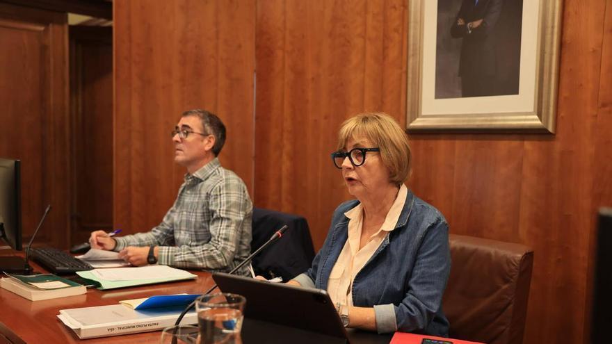 La alcaldesa Mariví Monteserín, reprobada por "engañar" con el contrato del agua