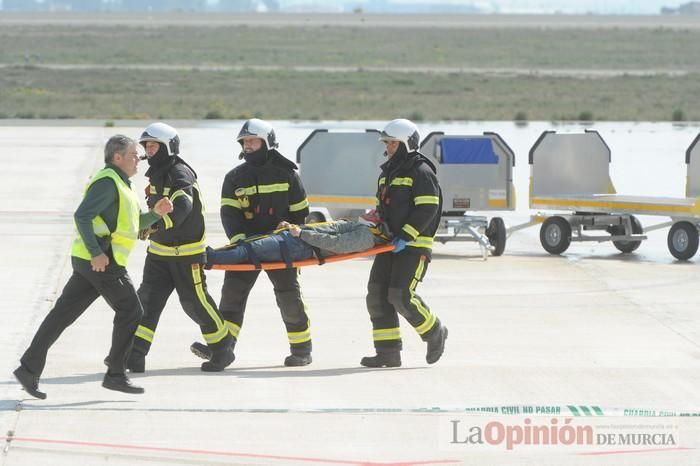 Simulan un accidente aéreo en aeropuerto