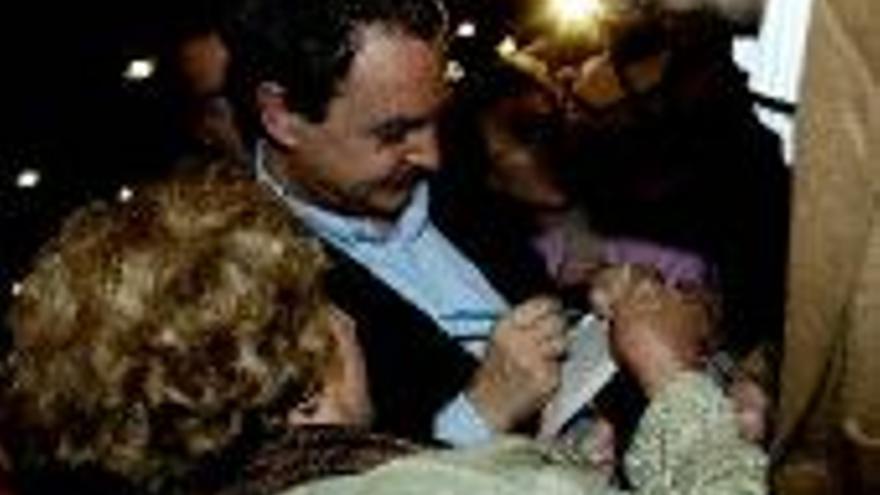 Zapatero emplaza a Ibarretxe a dialogar tras el ´no´ en Madrid