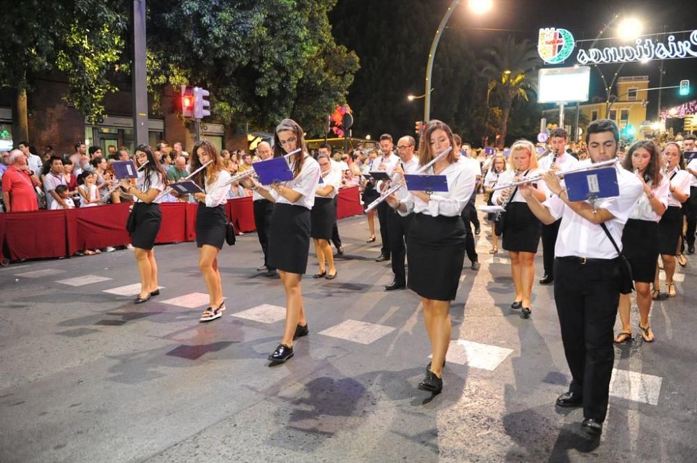 Desfile de Moros y Cristianos por las calles de Mu