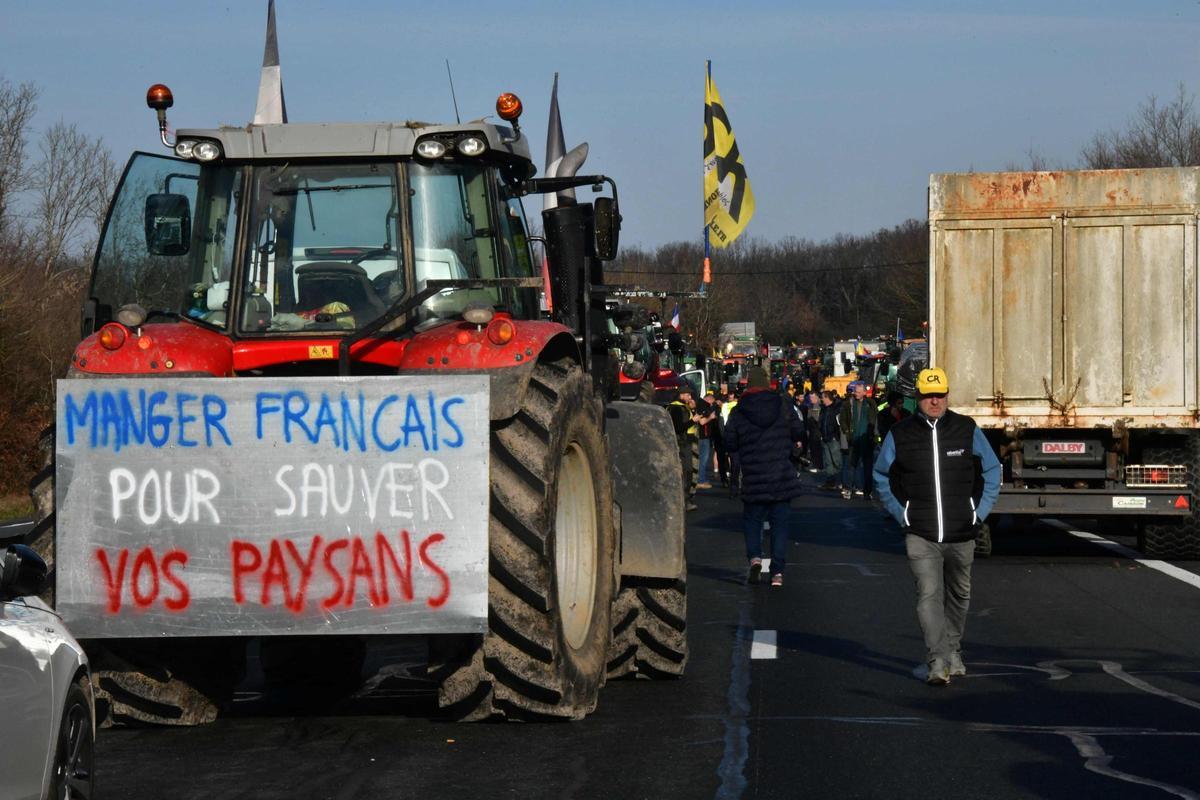 La tensió  a França  se salda amb 79 agricultors detinguts