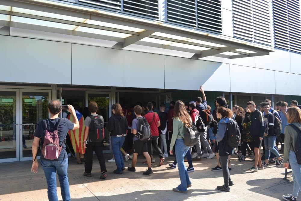 Els estudiants buiden les aules i tornen a tallar el trànsit a Manresa