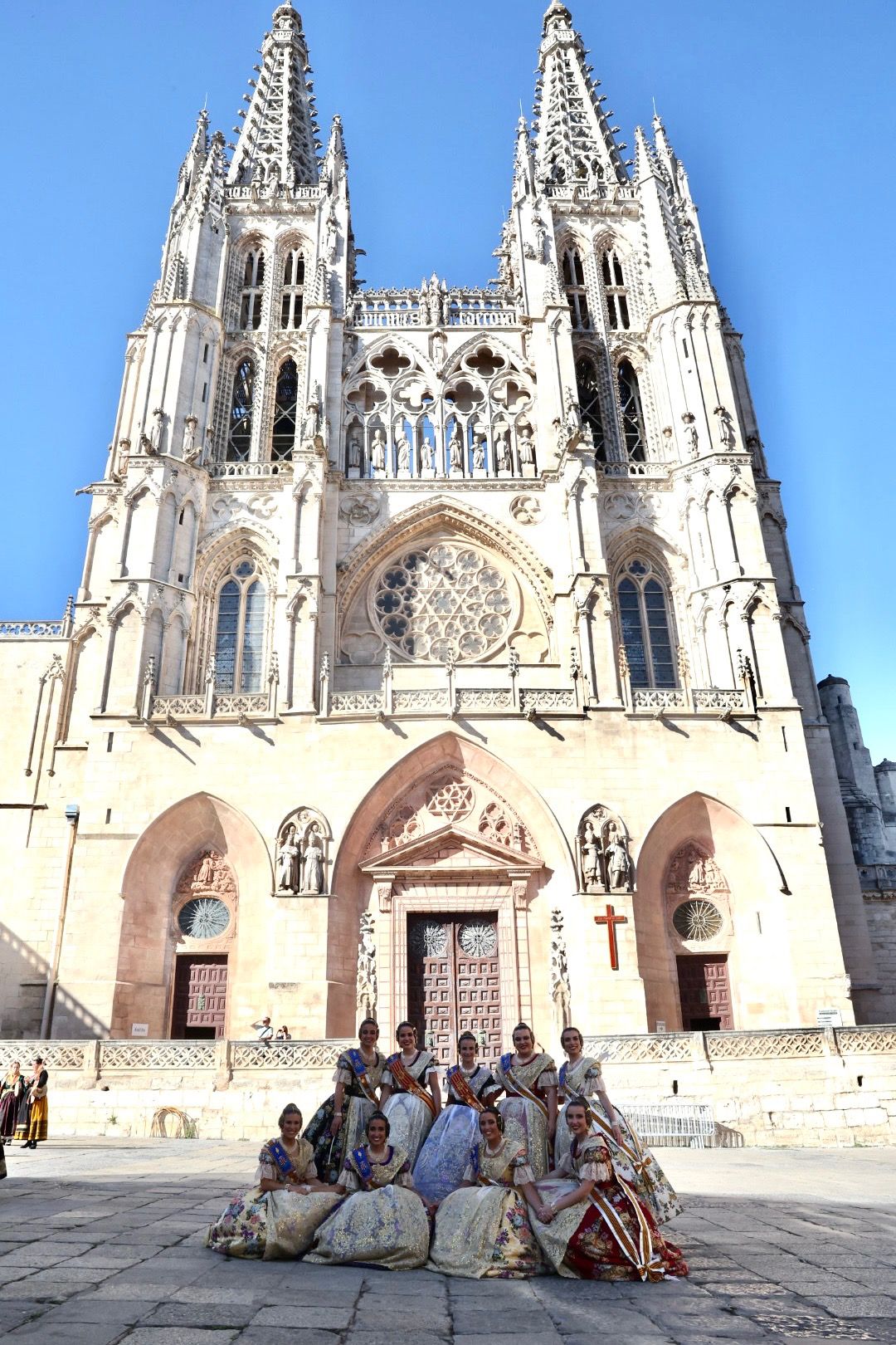 Carmen, Nerea y la corte en Burgos: Catedral, Bajada de Peñas y Ofrenda