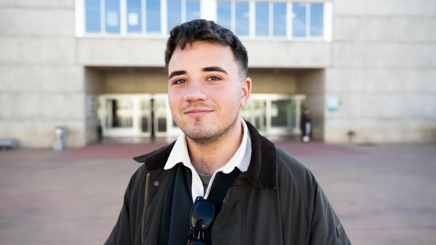 Jóvenes extremeños que se enfrentan a sus primeras elecciones el 21 de diciembre