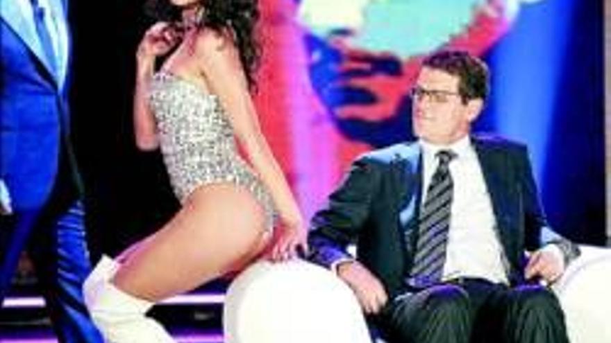 Fabio Capello: una estriper sorprende al técnico