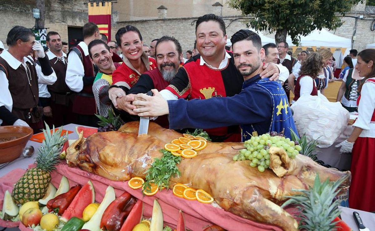 La Comitiva del Cochinillo finalizará con una degustación popular. | JOSÉ ANTONIO AGUILAR