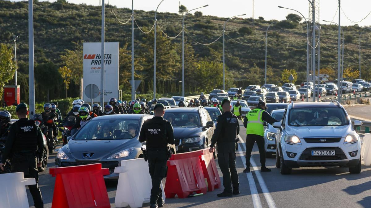 Más de ocho kilómetros de retenciones para acceder al Gran Premio de Cheste.