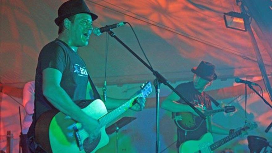 David Serra y Joan Barbé en un concierto de Projecte Mut.