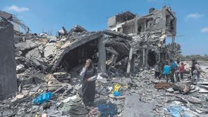 Destrucción en el campo de refugiados de Al Maghazi, en la Franja de Gaza, tras ataques israelís.