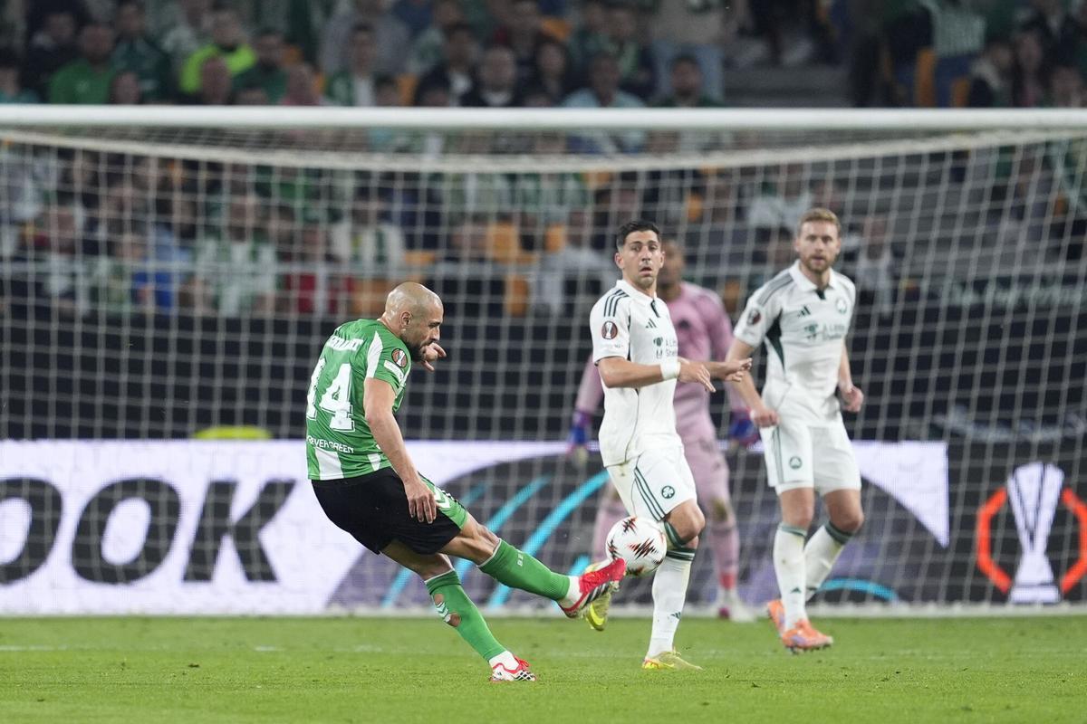 Imagen del encuentro Real Betis - Panathinaikos en el Estadio de la Cartuja de Sevilla.