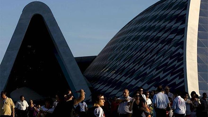 Visitantes de la Expo Zaragoza durante los primeros días de apertura.