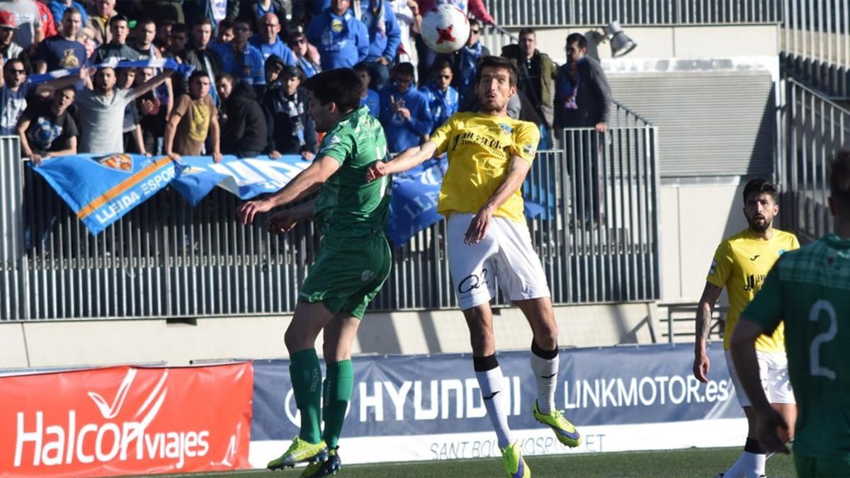 Una imagen del partido del pasado domingo en el Municipal de Cornellà