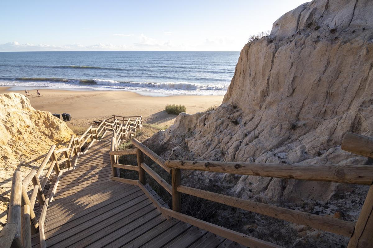 Una de las playas más bonitas de España, llamada (Cuesta Maneli, Huelva)