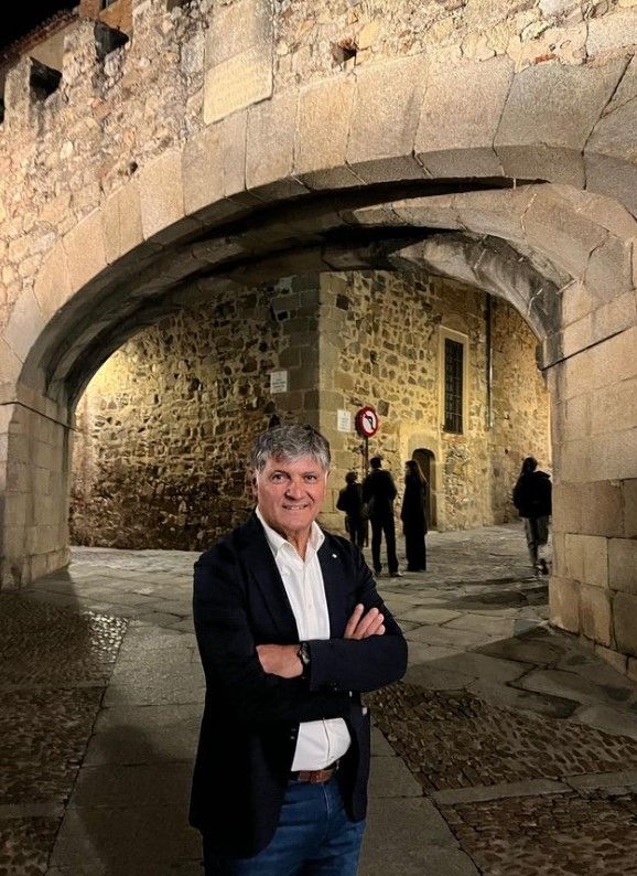 Toni Nadal se pasea por Cáceres