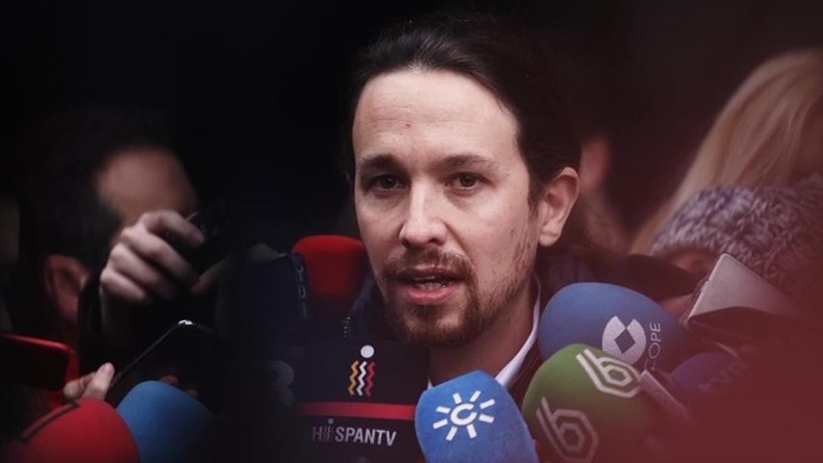 Pablo Iglesias atiende a la prensa a su llegada al consejo ciudadano estatal, en Madrid.