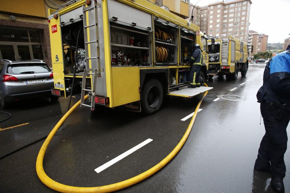 Incendio en un garaje de la calle Doctor Marañón de Avilés