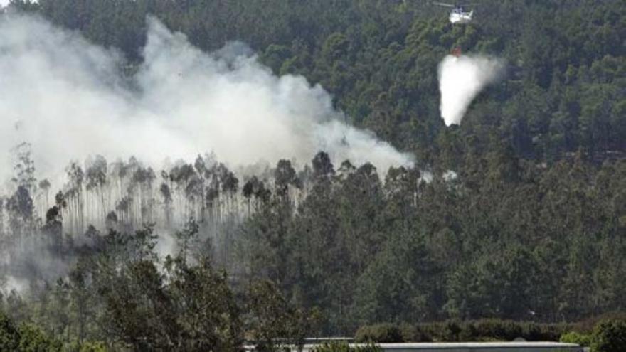 Cinco incendios siguen activos en Galicia