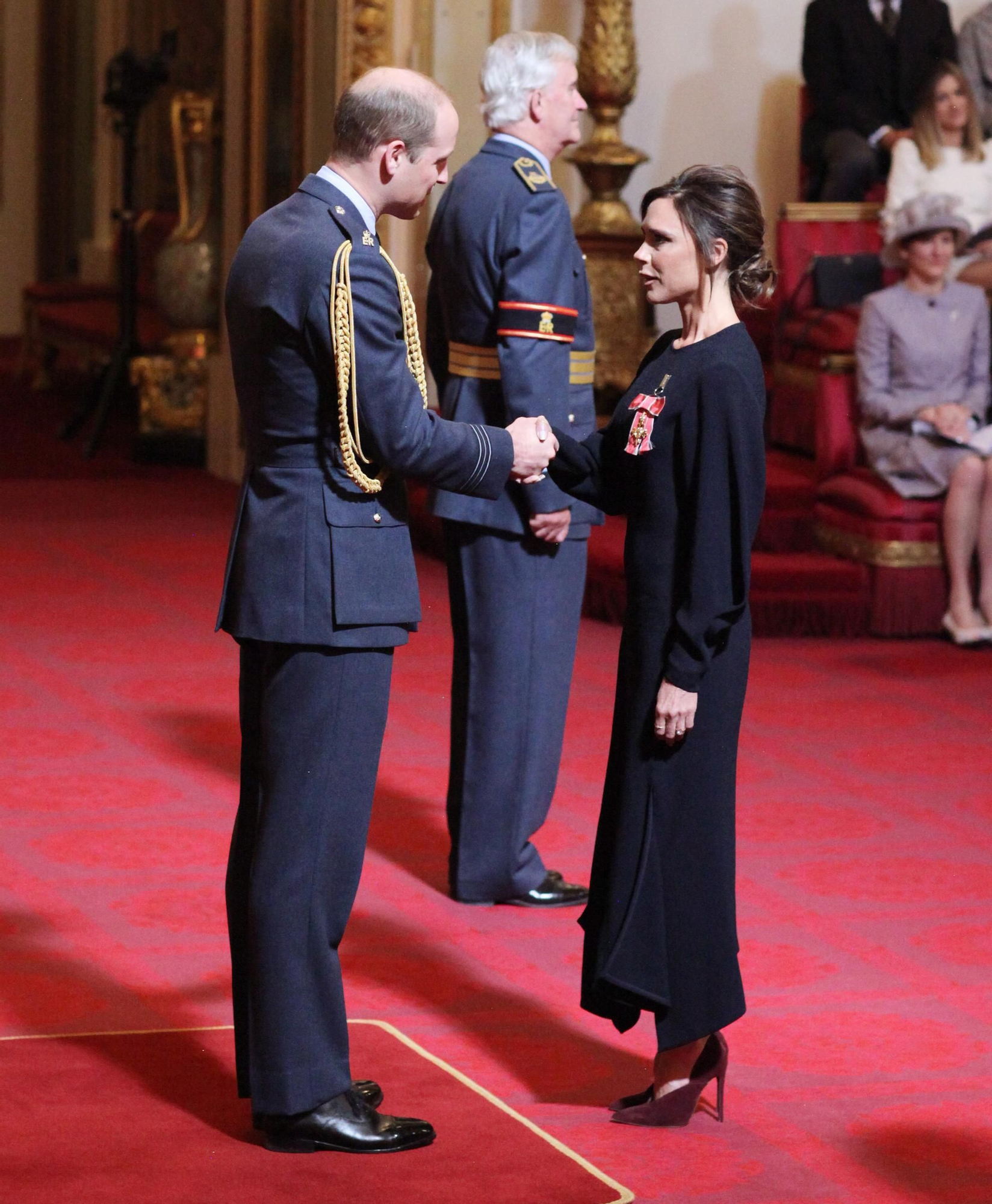 Victoria Beckham recibe la OBE