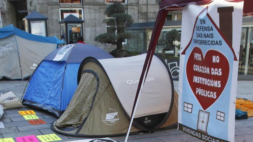 Acampada para exigir un parque de viviendas sociales en Vigo