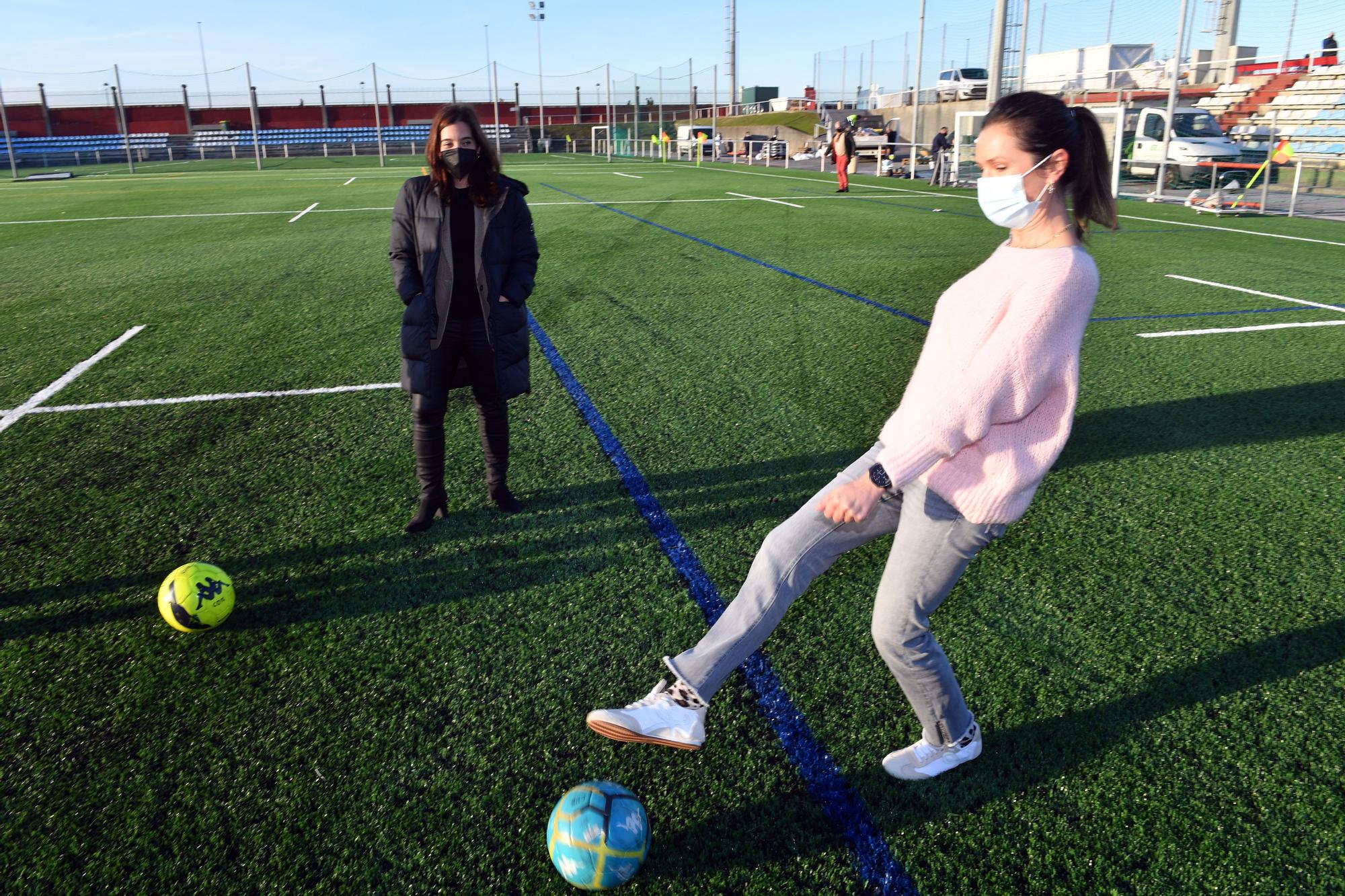 La ciudad deportiva Arsenio Iglesias renueva su césped artificial