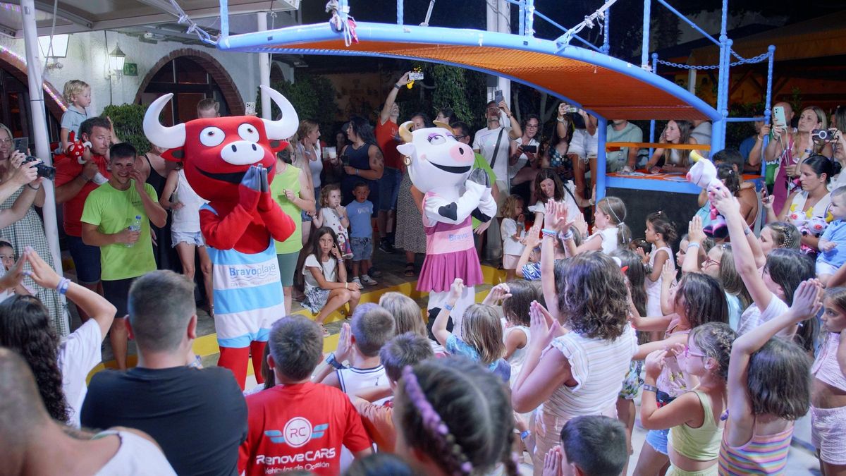 La presencia de las mascotas del resort, Bravito y Mansita, aseguran sonrisas y alegría.