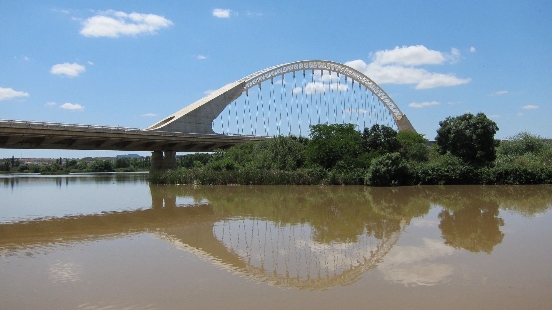 El río Guadiana, a su paso por Mérida.