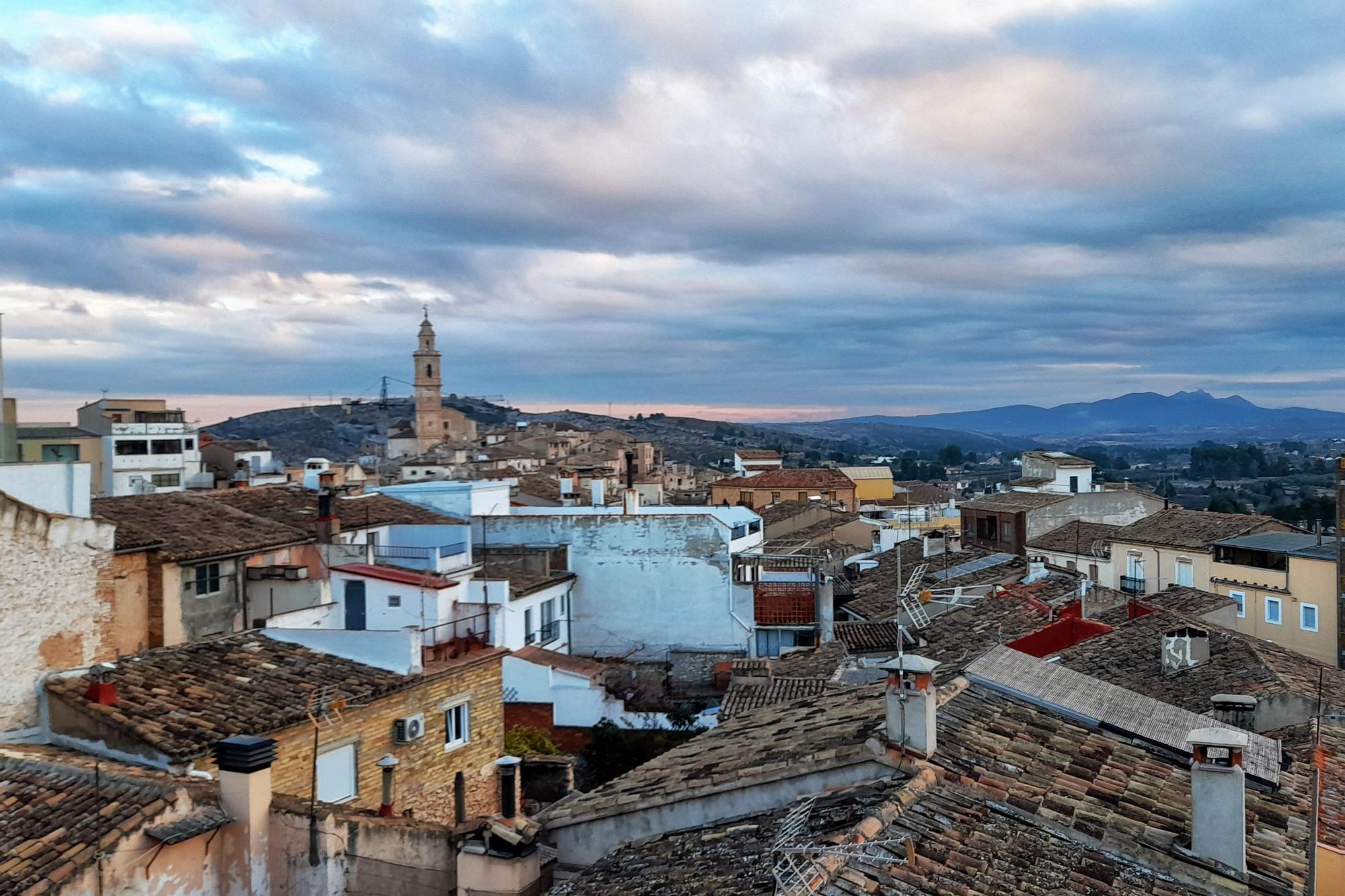 Las temperaturas mínimas se mantienen y la nieve llega a las comarcas de interior