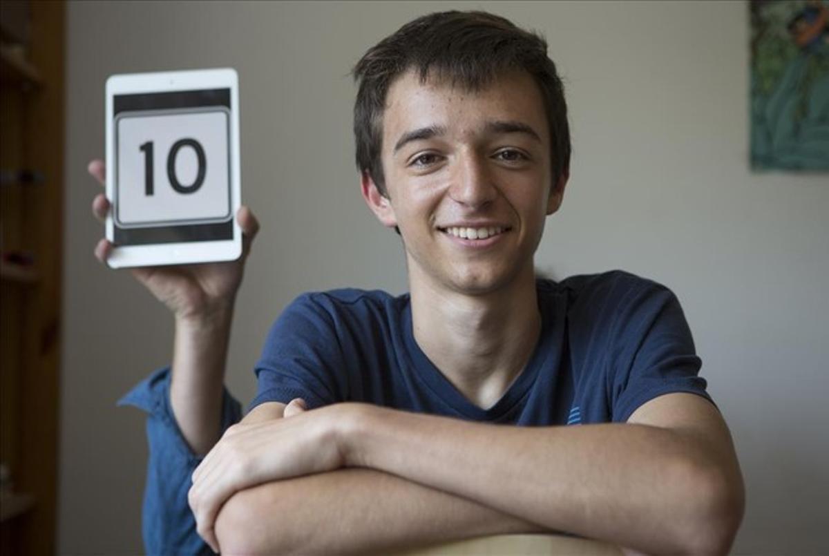 Carles Domingo, de l’Escola Pia de Vilanova i la Geltrú obté un 10 en la nota de les proves de selectivitat Carles Domingo, de l’Escola Pia de Vilanova i la Geltrú obté un 10 en la nota de les proves de selectivitat