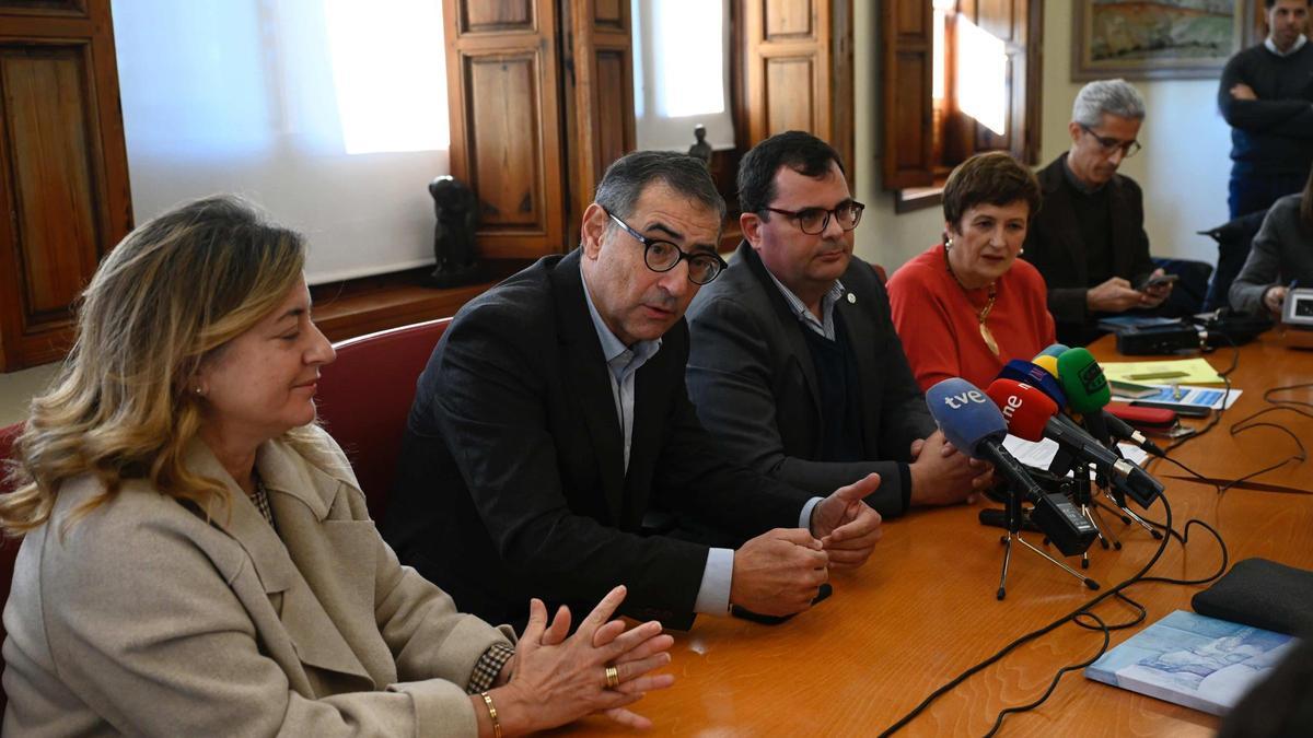 Francisca Ferrando, José Luján, José Antonio Molina y Belén López presentaron ayer el proyecto.