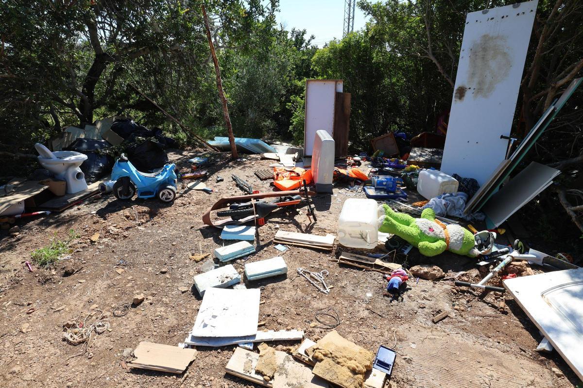Todas las imágenes del asentamiento chabolista de sa Joveria, el más grande de Ibiza Todas las imágenes del asentamiento chabolista de sa Joveria, el más grande de Ibiza