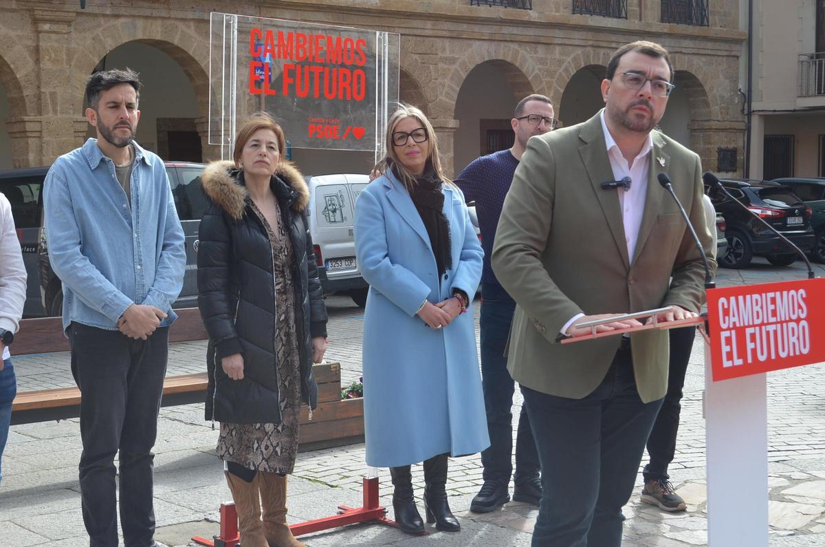 Adrián Barbón durante su intervención en Benavente.