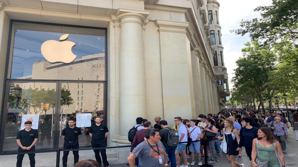 Apple reabre la tienda en Passeig de Gràcia de Barcelona