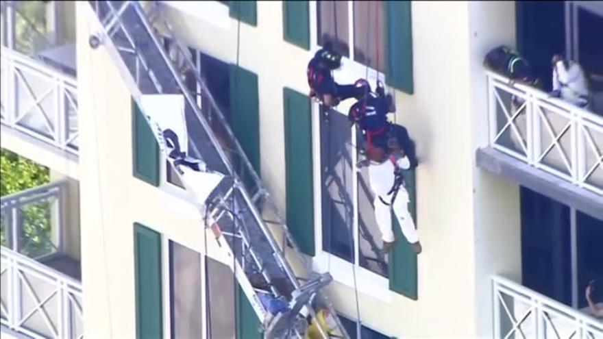 Rescate de altura en un hotel de Florida