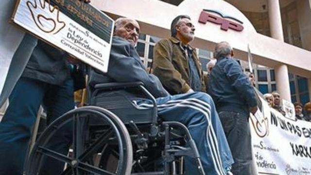 Protesta contra la política social del  Gobierno valenciano, del PP.