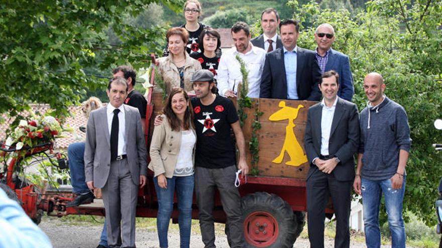 Pato junto a la diputada Marta Iglesias y alcalde de Porriño. // J. De Arcos