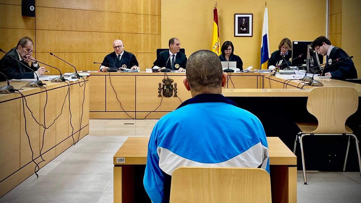 El acusado, en la vista oral celebrada ayer en la Audiencia Provincial de Santa Cruz de Tenerife.