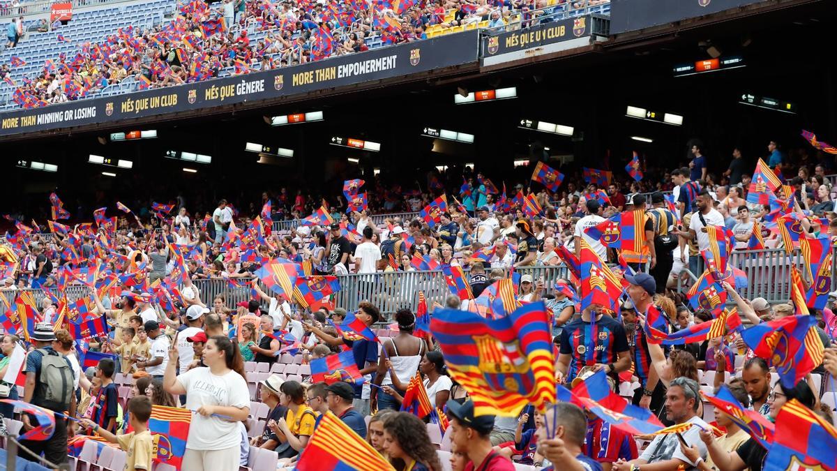 ¡Qué locura! Así recibió el Camp Nou a Dembélé