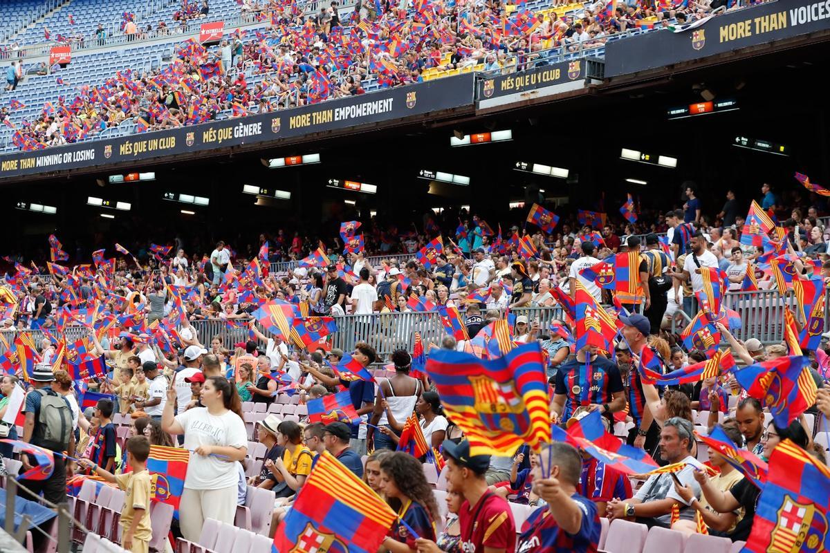 ¡Qué locura! Así recibió el Camp Nou a Dembélé