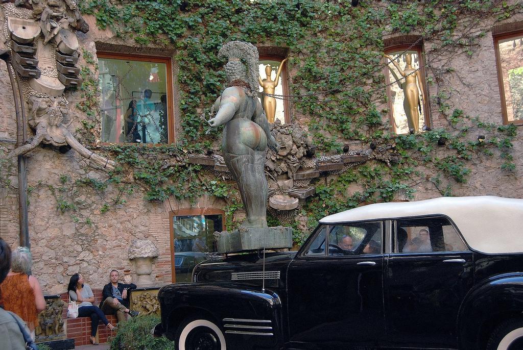 El taxi lluvioso, Dalí