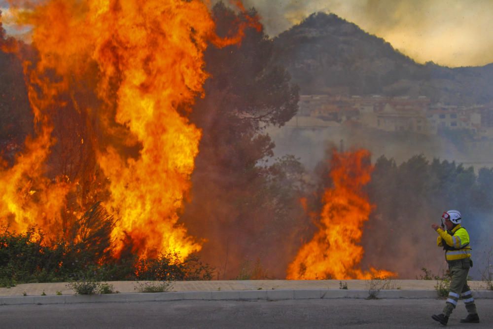 Un incendio pone en riesgo varias fábricas de Alco