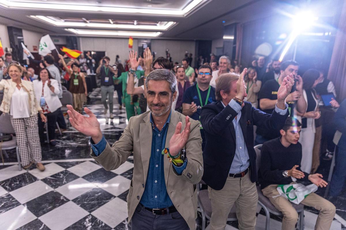 El candidato de Vox en Barcelona, Gonzalo de Oro Pulido, celebra los resultados de su formación el 28M. El candidato de Vox en Barcelona, Gonzalo de Oro Pulido, celebra los resultados de su formación el 28M.