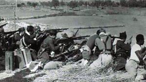 Soldados republicanos en el frente de la batalla de Brunete, en 1937.
