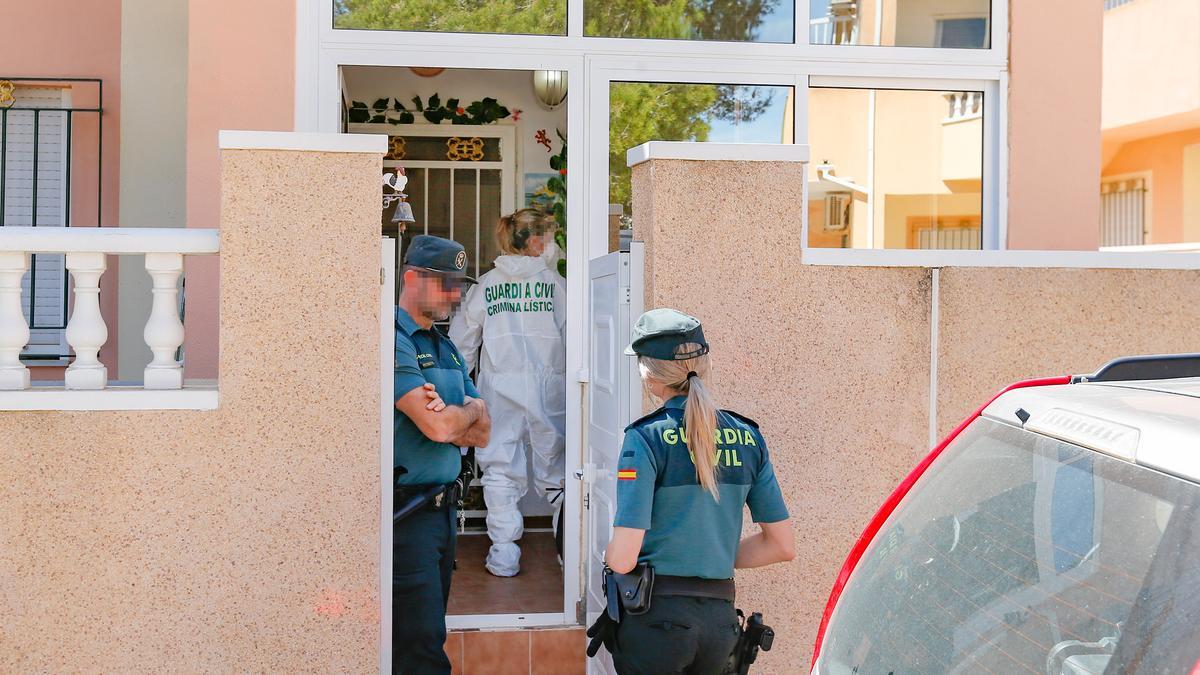 Vivienda en la que se produjo el asesinato machista en Orihuela Costa el pasado domingo