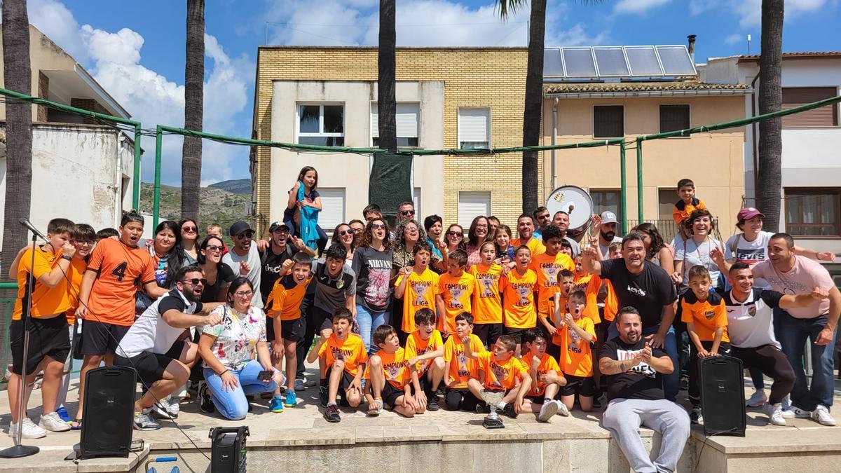 La celebración del éxito en la plaza Major de Ròtova