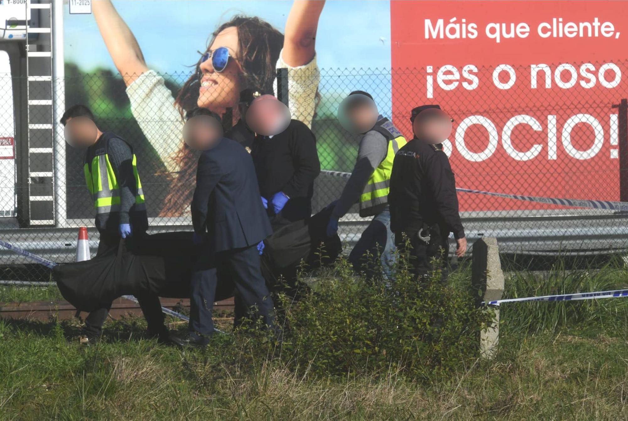 Levantamiento del cadáver del fallecido en A Coruña durante un altercado con la Policía Nacional