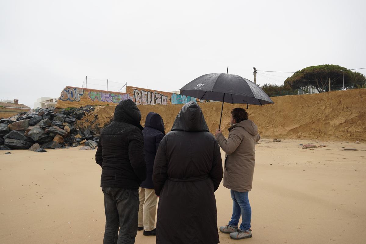 Estado de la zona del colector en El Portil y de la playa.