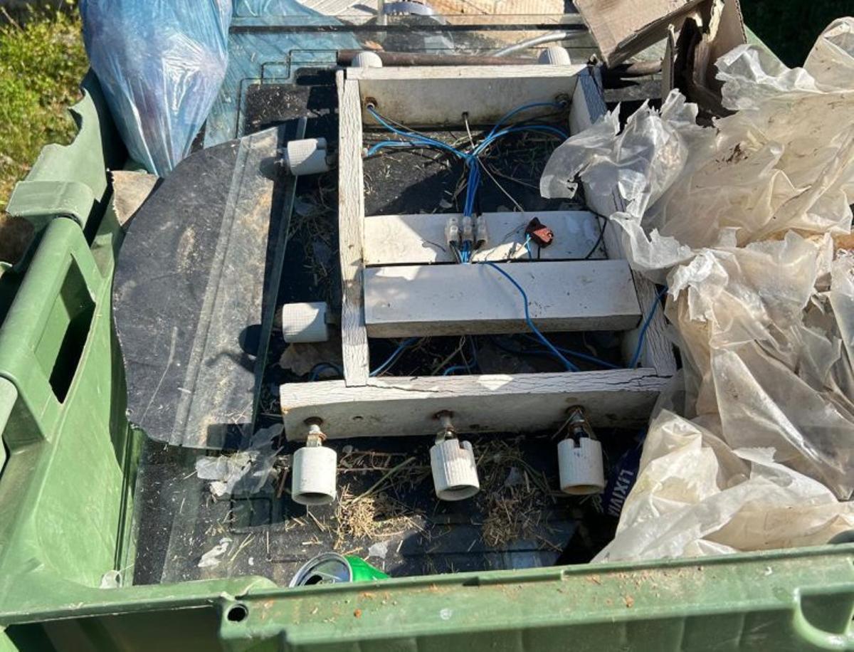 "Boicot" al servicio de recogida de basura de Aliste con contenedores llenos de piedras