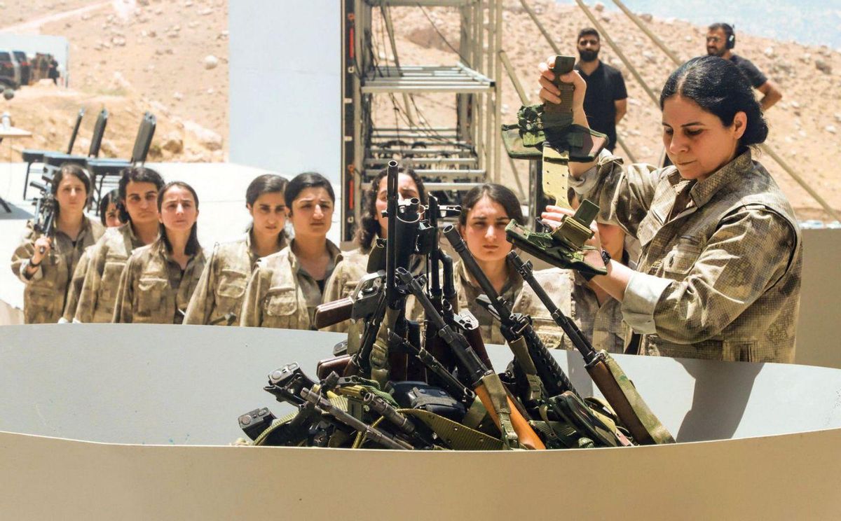 El PKK escenifica una entrega d’armes simbòlica El PKK escenifica una entrega d’armes simbòlica